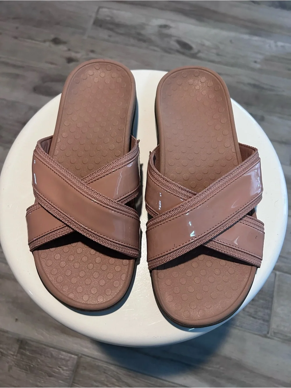 Vionic Crisscross Slide Sandals in Mauve Pink
